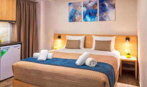 Nicole Rooms